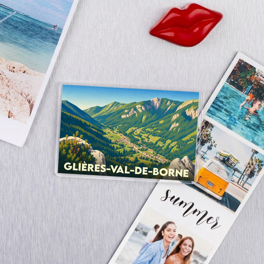 Magnet souvenir de la ville de Glières-Val-de-Borne avec une illustration stylisée d'un paysage de montagne.