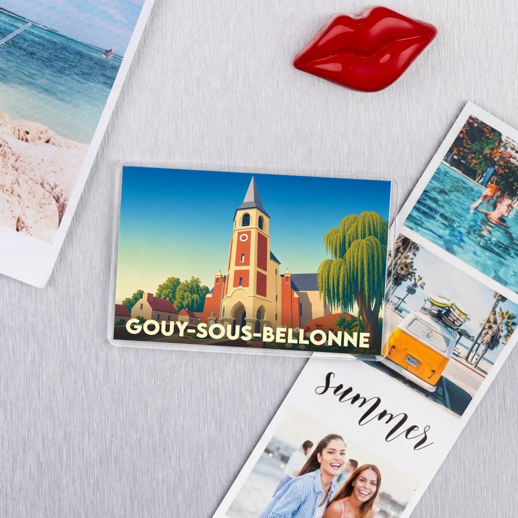 Magnet souvenir de la ville de Gouy-sous-Bellonne avec une illustration stylisée de son église.