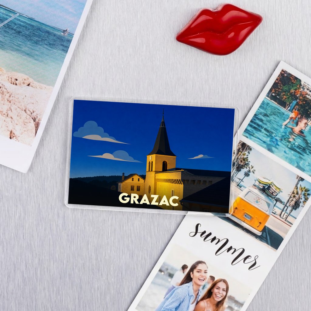 Magnet souvenir de la ville de Grazac avec une illustration nocturne stylisée de son église.