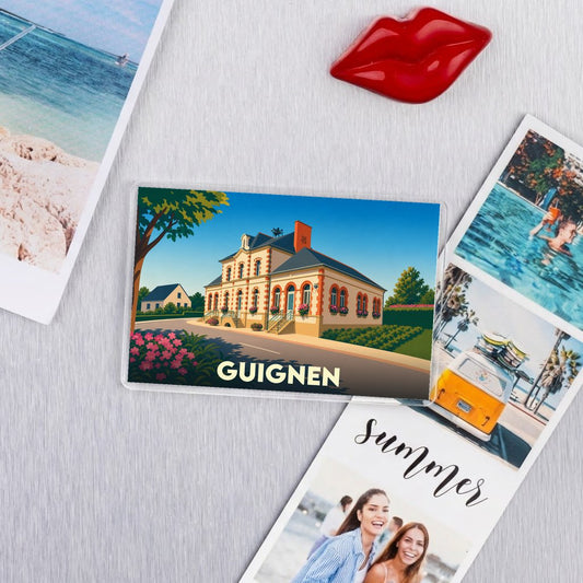 Magnet souvenir de la ville de Guignen avec une illustration stylisée de sa mairie.