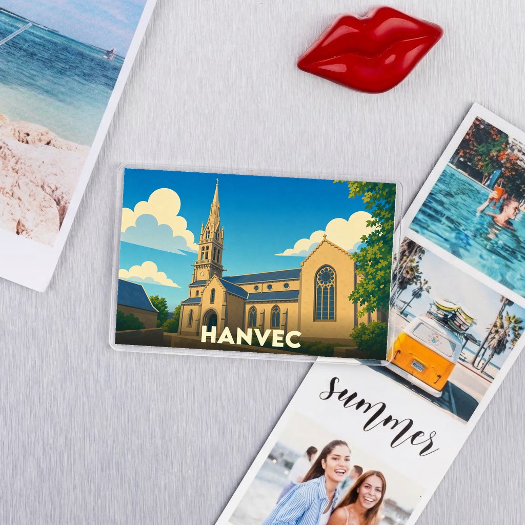 Magnet souvenir de la ville de Hanvec avec une illustration stylisée de son église.