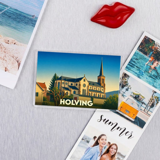 Magnet souvenir de la ville de Holving avec une illustration stylisée de son église.