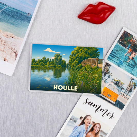 Magnet souvenir de la ville de Houlle avec une illustration stylisée d'un paysage de rivière.