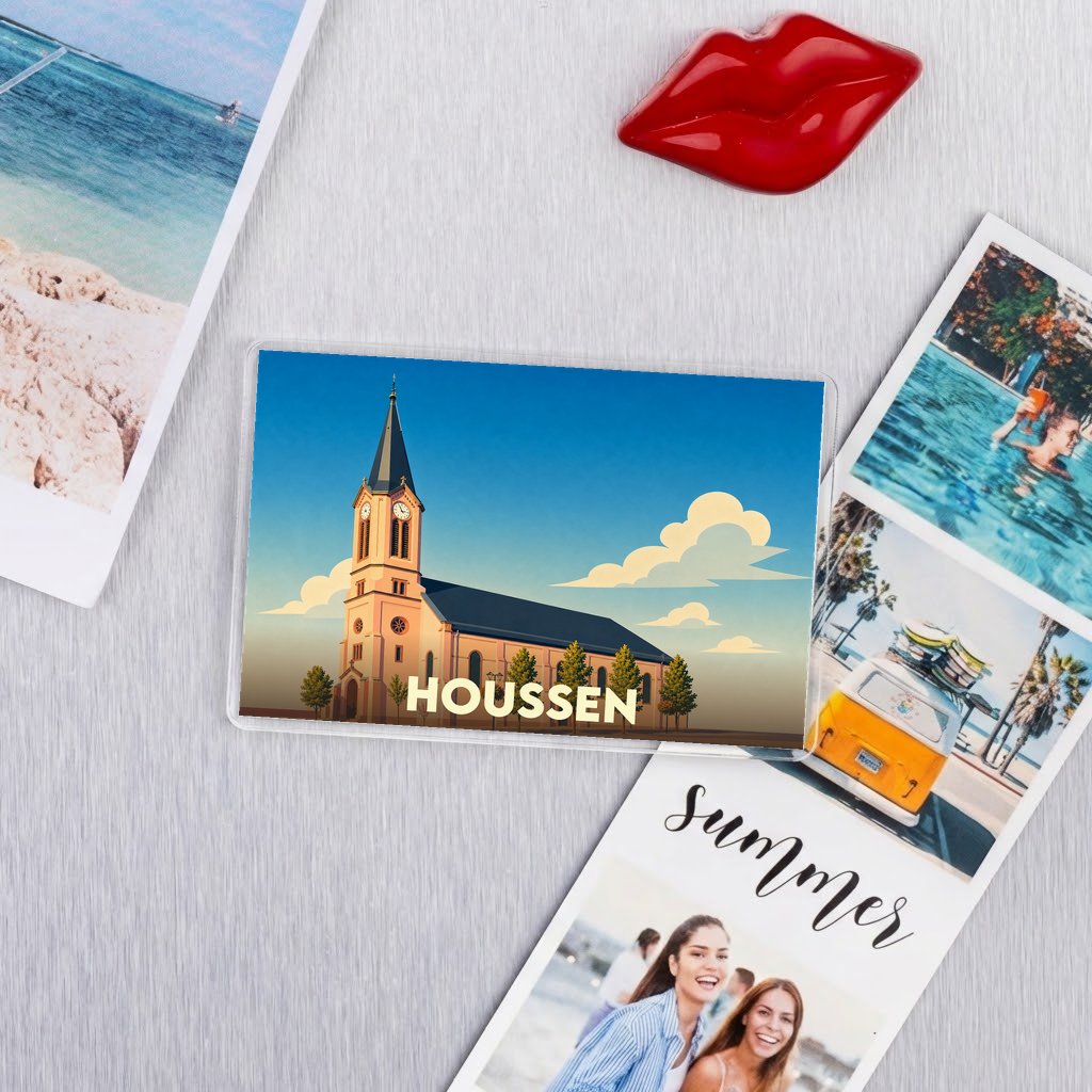 Magnet souvenir de la ville de Houssen avec une illustration stylisée de son église.