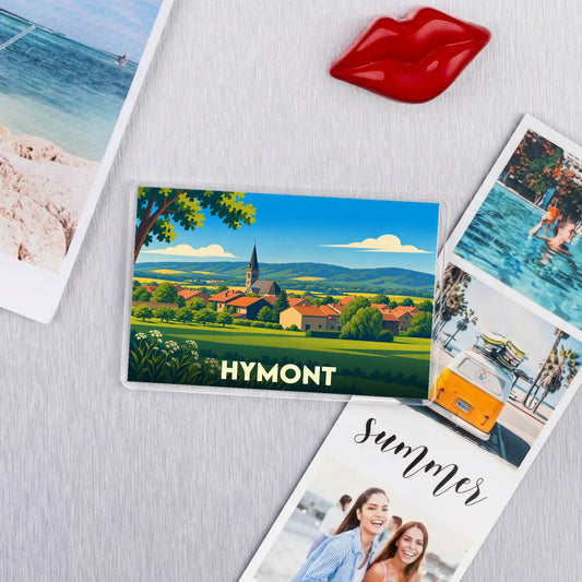 Magnet souvenir de la ville de Hymont avec une illustration stylisée de son paysage rural.