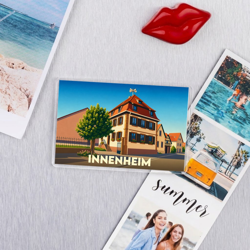Magnet souvenir de la ville d'Innenheim avec une illustration stylisée.