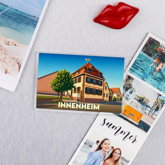 Magnet souvenir de la ville d'Innenheim avec une illustration stylisée.
