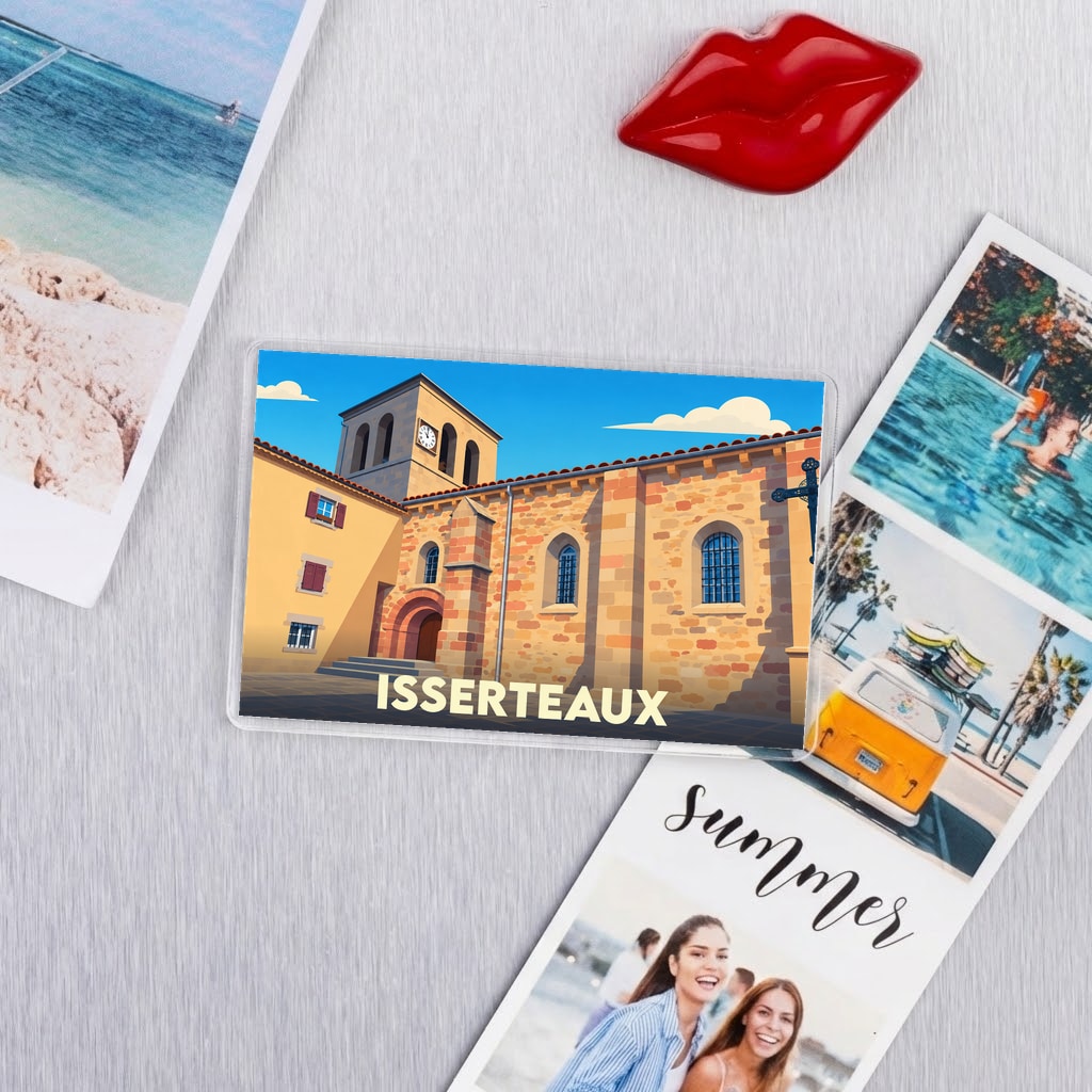 Magnet souvenir de la ville d'Isserteaux avec une illustration stylisée de son église.