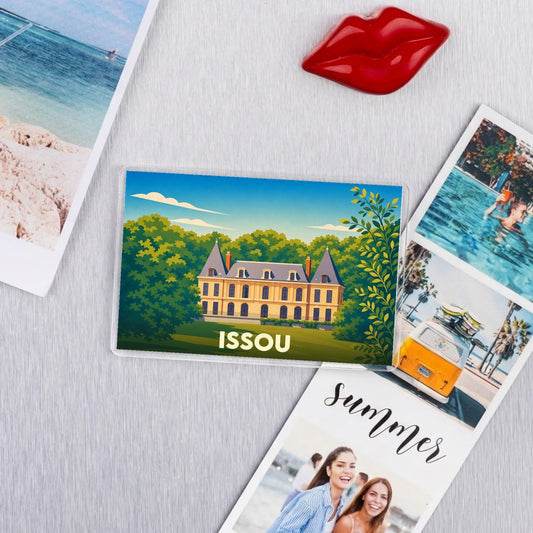 Magnet souvenir de la ville d'Issou avec une illustration stylisée de son château.