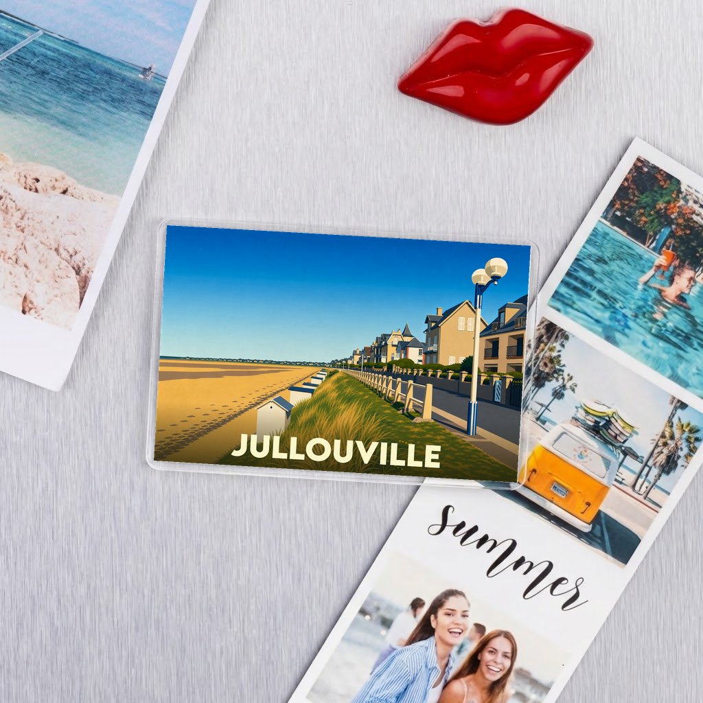Magnet souvenir de la ville de Jullouville avec une illustration stylisée de son front de mer.