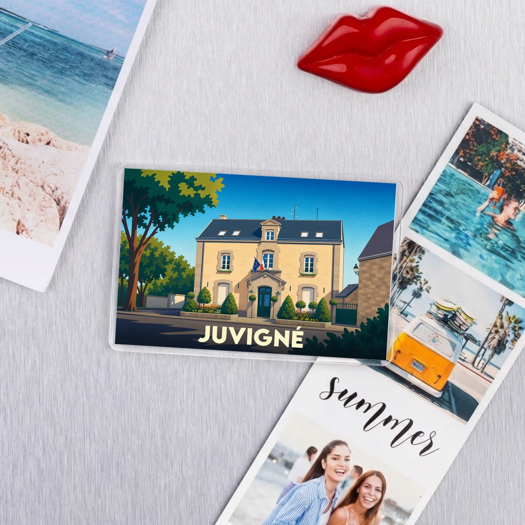 Magnet souvenir de la ville de Juvigné avec une illustration stylisée de sa mairie.