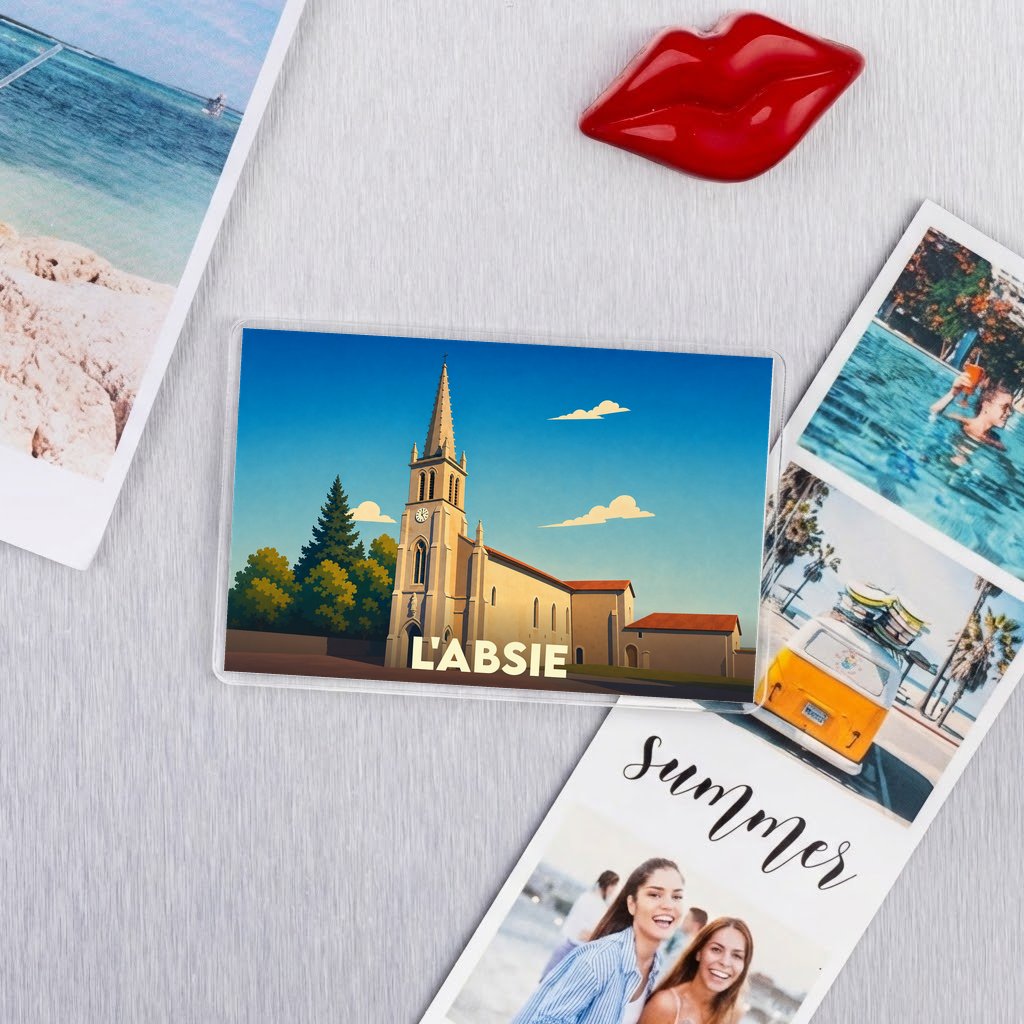 Magnet souvenir de la ville de L'Absie avec une illustration stylisée d'une église.