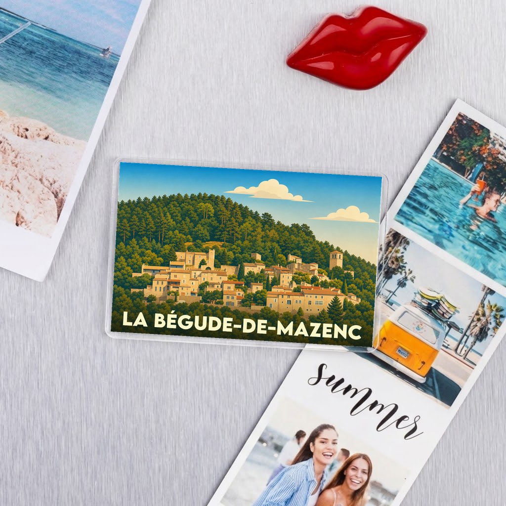 Magnet souvenir de la ville de La Bégude-de-Mazenc avec une illustration stylisée d'un village perché.