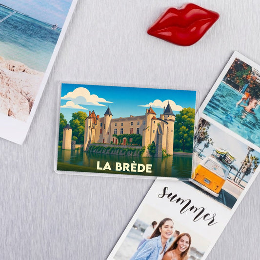 Magnet souvenir de la ville de La Brède avec une illustration stylisée de son château.