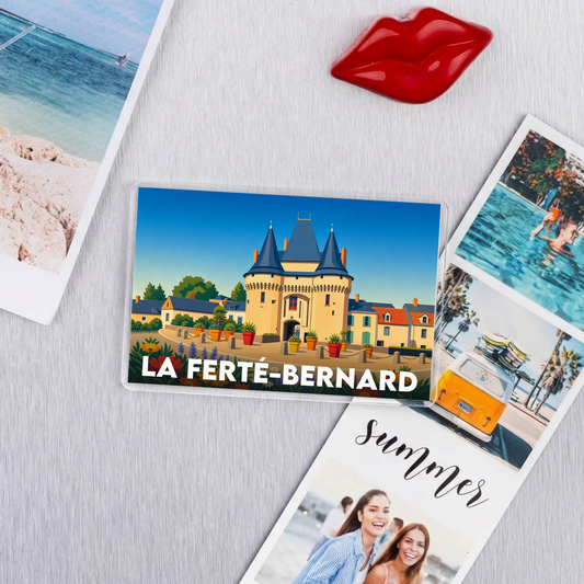 Magnet souvenir de la ville de La Ferté-Bernard avec une illustration stylisée de sa porte historique.