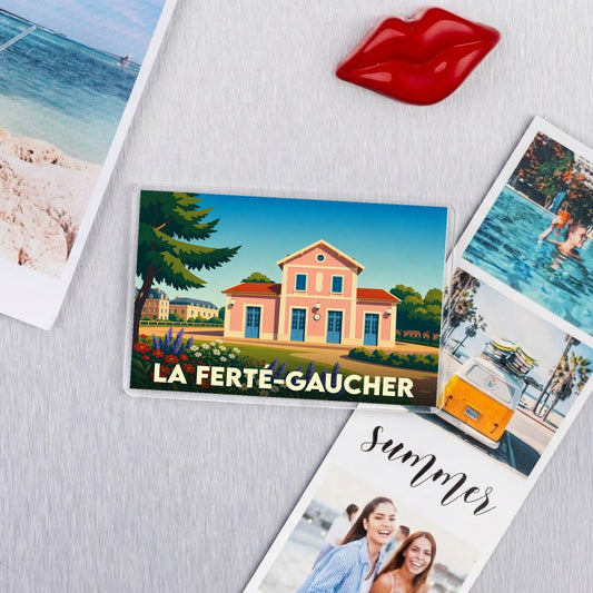 Magnet souvenir de la ville de La Ferté-Gaucher avec une illustration stylisée de sa gare.