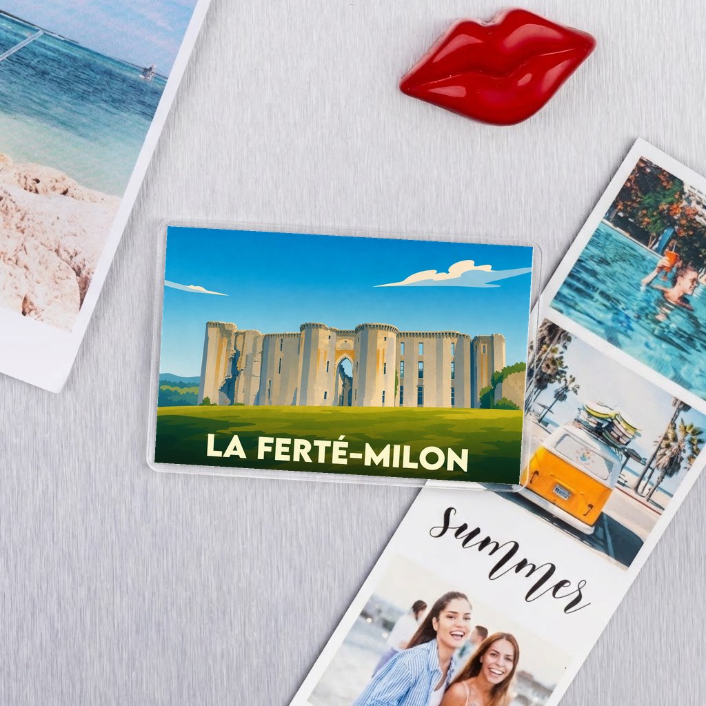 Magnet souvenir de la ville de La Ferté-Milon avec une illustration stylisée de son château.
