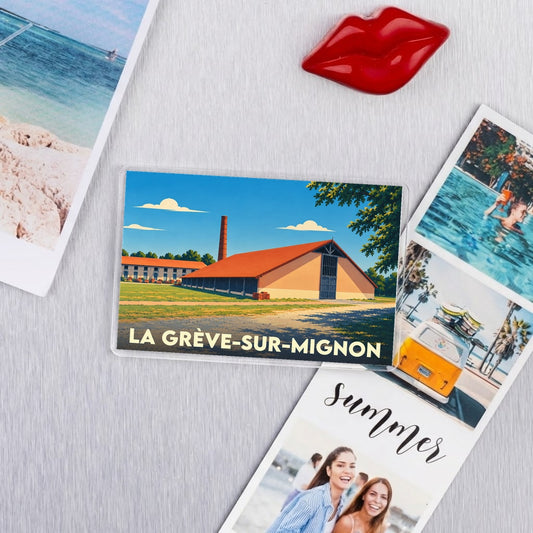 Magnet souvenir de la ville de La Grève-sur-Mignon avec une illustration stylisée.