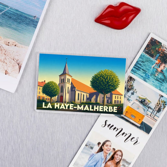 Magnet souvenir de la ville de La Haye-Malherbe avec une illustration stylisée de son église.