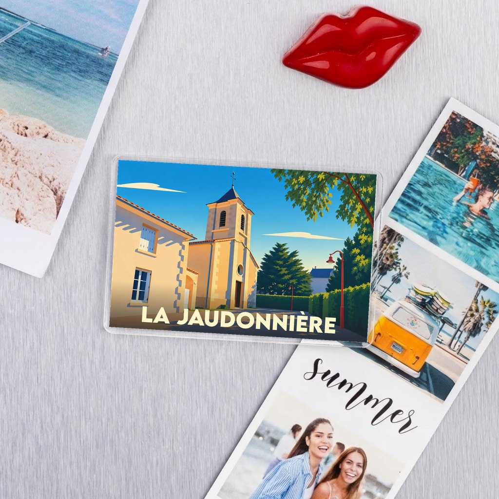Magnet souvenir de la commune de La Jaudonnière avec une illustration stylisée de son église.