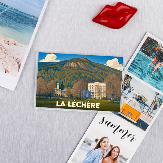 Magnet souvenir de la ville de La Léchère avec une illustration stylisée.
