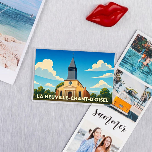 Magnet souvenir de la ville de La Neuville-Chant-d'Oisel avec une illustration stylisée de son église.
