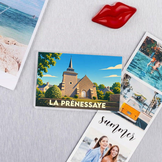 Magnet rectangulaire souvenir de la ville de La Prénessaye avec une illustration stylisée de son église.