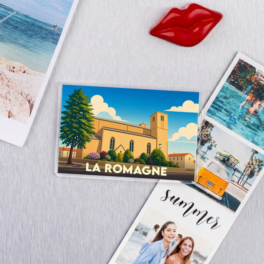Magnet souvenir de la ville de La Romagne avec une illustration stylisée de son église.