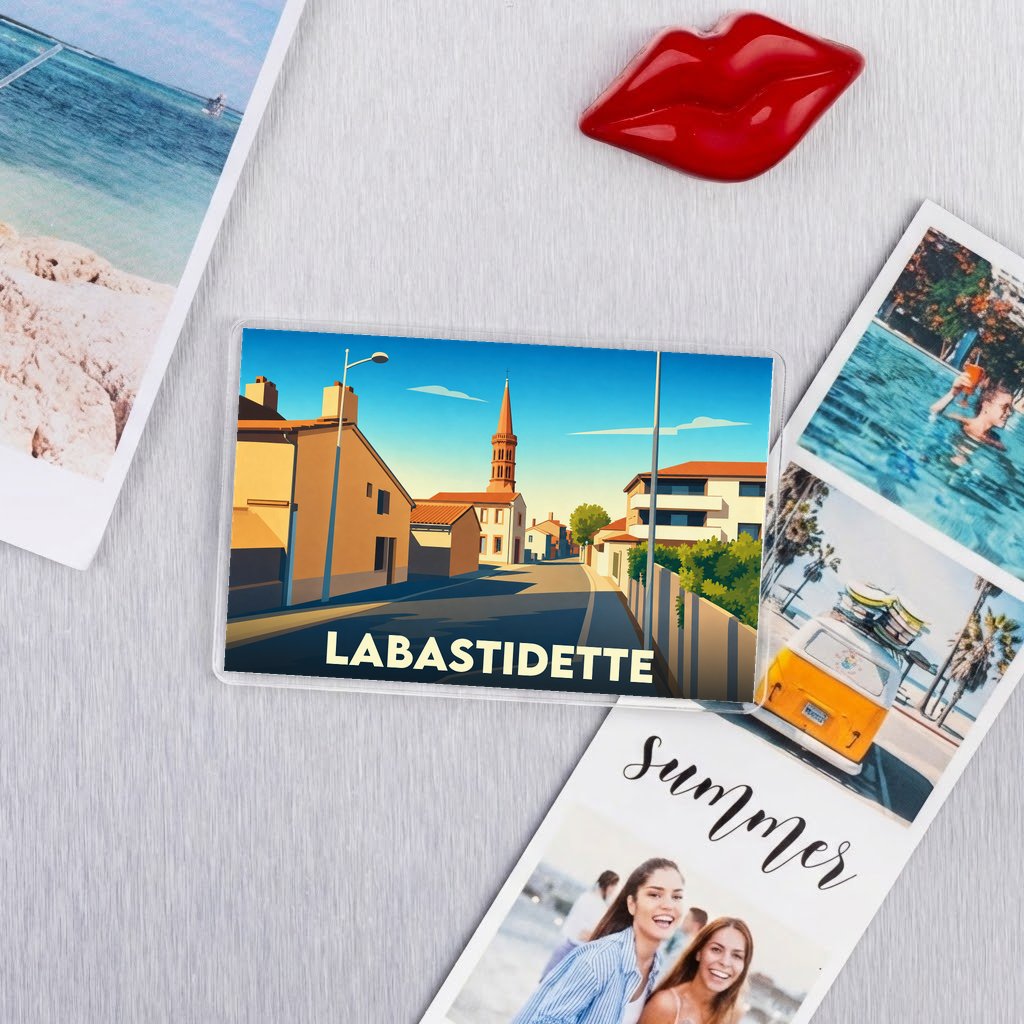 Magnet souvenir de la ville de Labastidette avec une illustration stylisée.