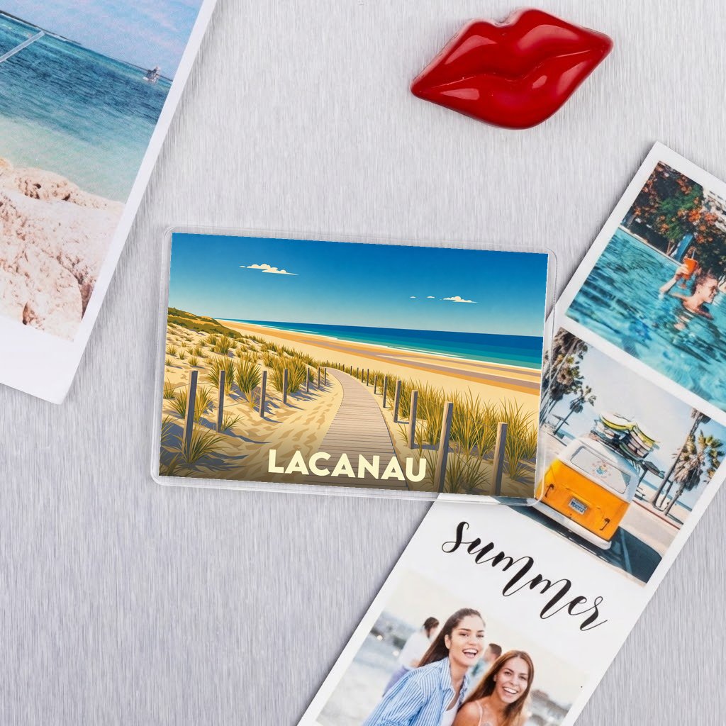 Magnet souvenir de la ville de Lacanau avec une illustration stylisée de sa plage et de ses dunes.