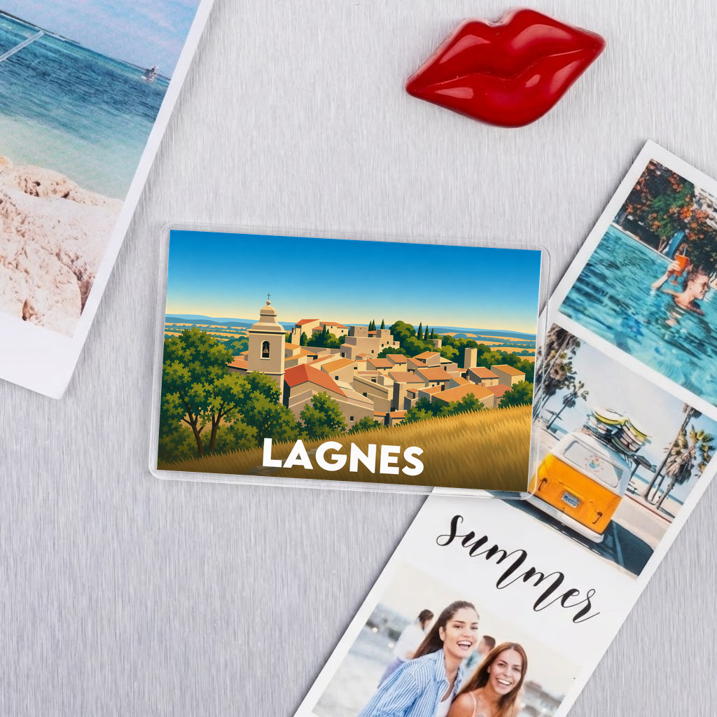 Magnet souvenir de la ville de Lagnes avec une illustration stylisée du village.