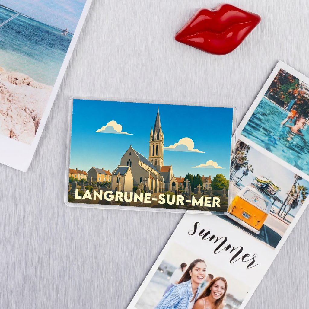 Magnet souvenir de la ville de Langrune-sur-Mer avec une illustration stylisée de son église.