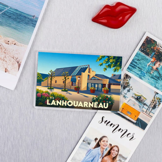 Magnet souvenir de la ville de Lanhouarneau avec une illustration colorée et stylisée.