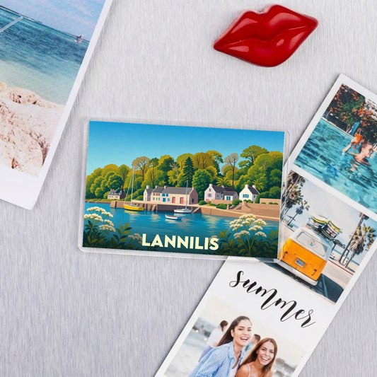Magnet souvenir de la ville de Lannilis avec une illustration stylisée.