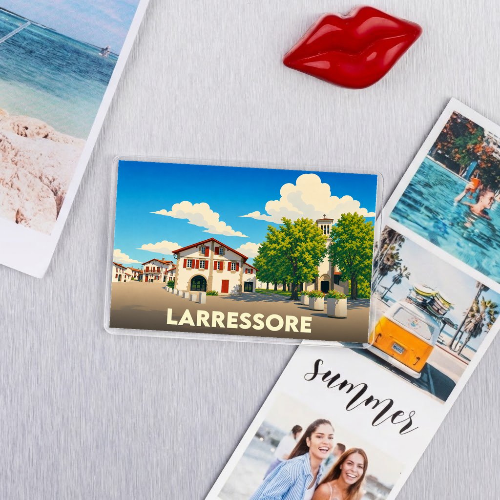 Magnet souvenir de la ville de Larressore avec une illustration stylisée et colorée.