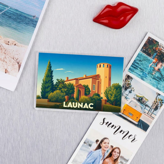Magnet souvenir de la ville de Launac avec une illustration stylisée de son château.