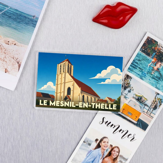 Magnet souvenir de la ville du Mesnil-en-Thelle avec une illustration stylisée de son église.