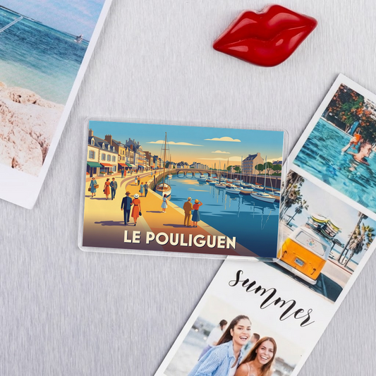Magnet souvenir de la ville du Pouliguen avec une illustration stylisée de son port.