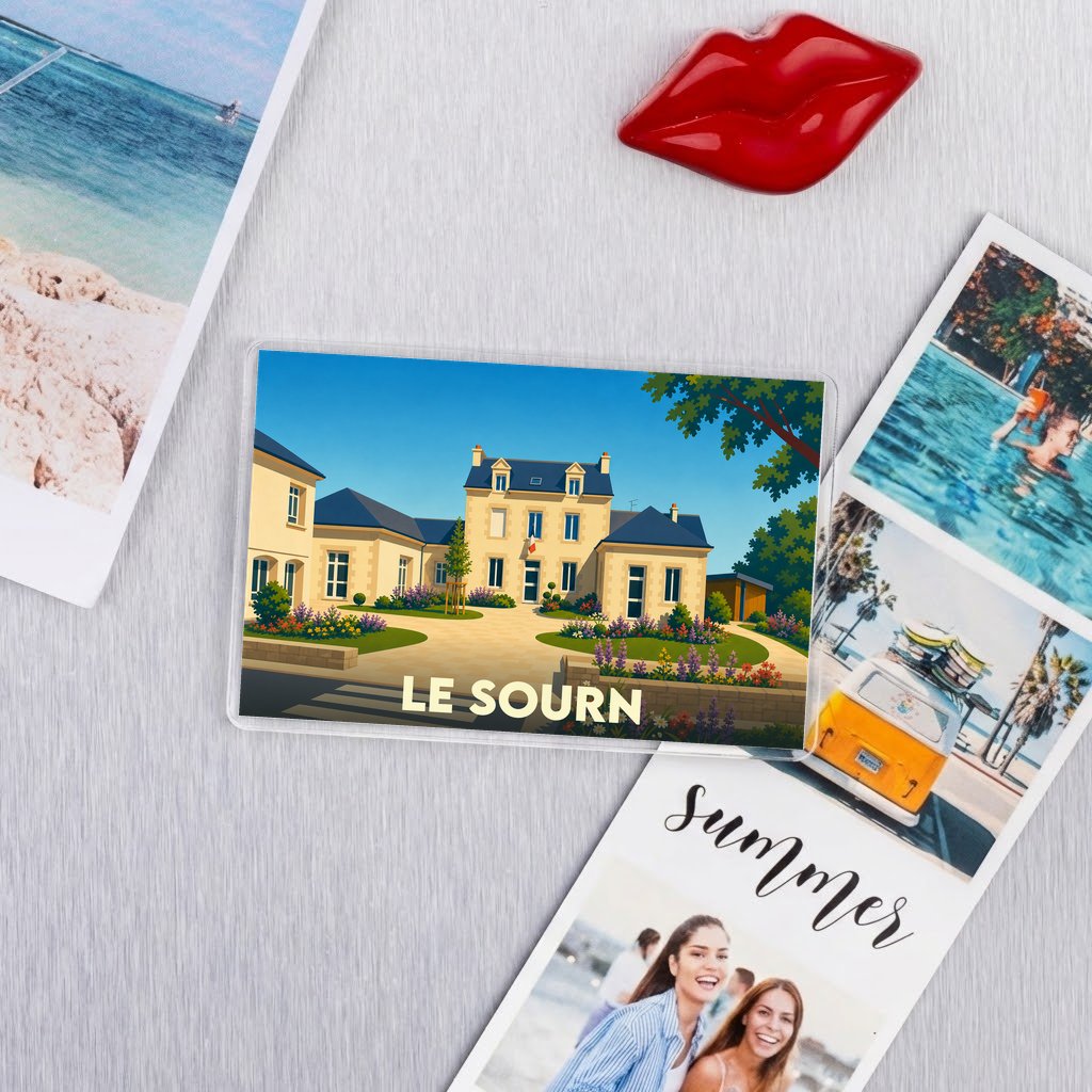 Magnet souvenir de la ville du Sourn avec une illustration stylisée de la mairie.