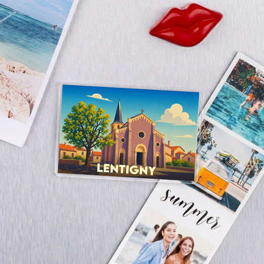 Magnet souvenir de la ville de Lentigny avec une illustration stylisée d'une église.