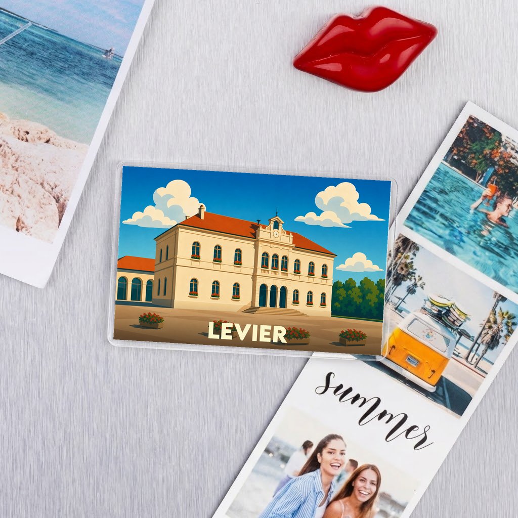 Magnet souvenir de la ville de Levier avec une illustration stylisée de sa mairie.