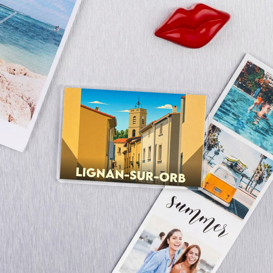 Magnet souvenir de la ville de Lignan-sur-Orb avec une illustration stylisée.