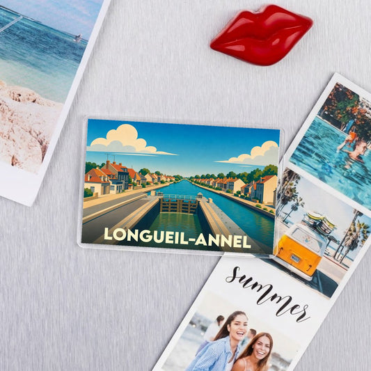 Magnet souvenir de la ville de Longueil-Annel avec une illustration stylisée de son canal.