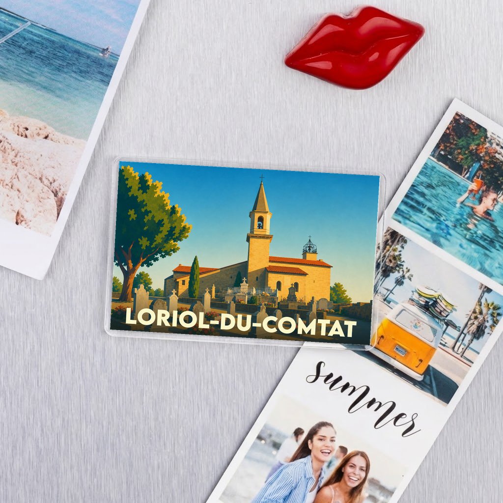 Magnet souvenir de la ville de Loriol-du-Comtat avec une illustration stylisée de son église.