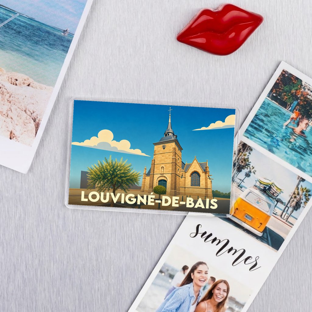 Magnet souvenir de la ville de Louvigné-de-Bais avec une illustration stylisée de son église.