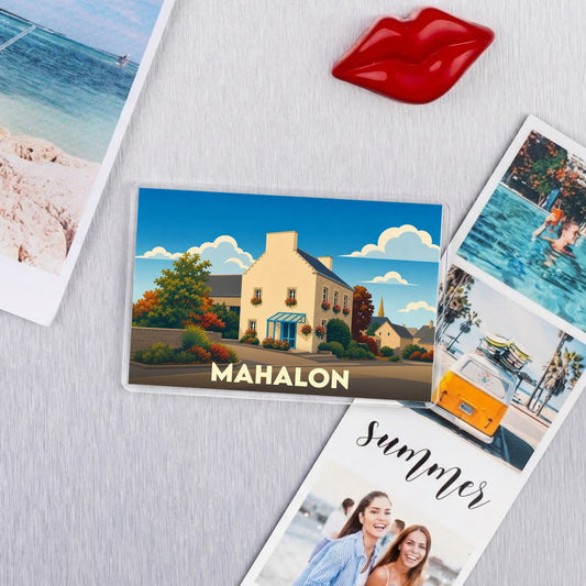 Magnet souvenir de la ville de Mahalon avec une illustration stylisée.
