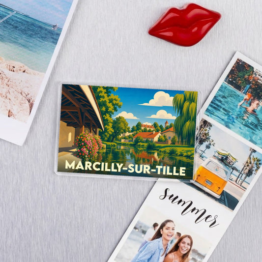 Magnet souvenir de Marcilly-sur-Tille avec une illustration stylisée et colorée de la ville.