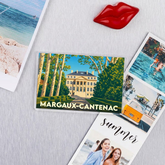 Magnet souvenir de la ville de Margaux-Cantenac avec une illustration stylisée du Château Margaux.