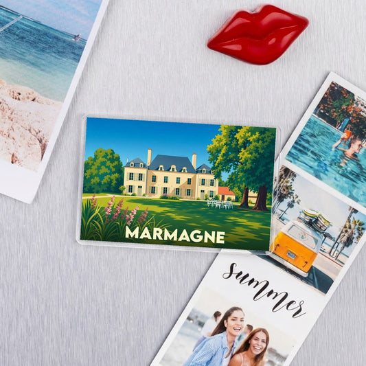 Magnet souvenir de la ville de Marmagne avec une illustration stylisée d'un château entouré d'un parc.
