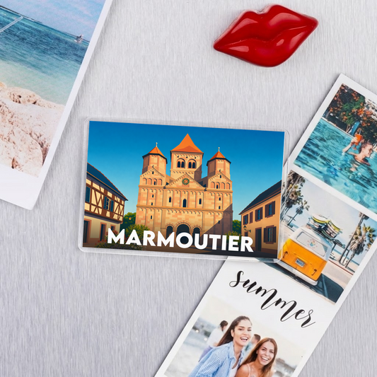 Magnet souvenir de la ville de Marmoutier avec une illustration stylisée de son église abbatiale.